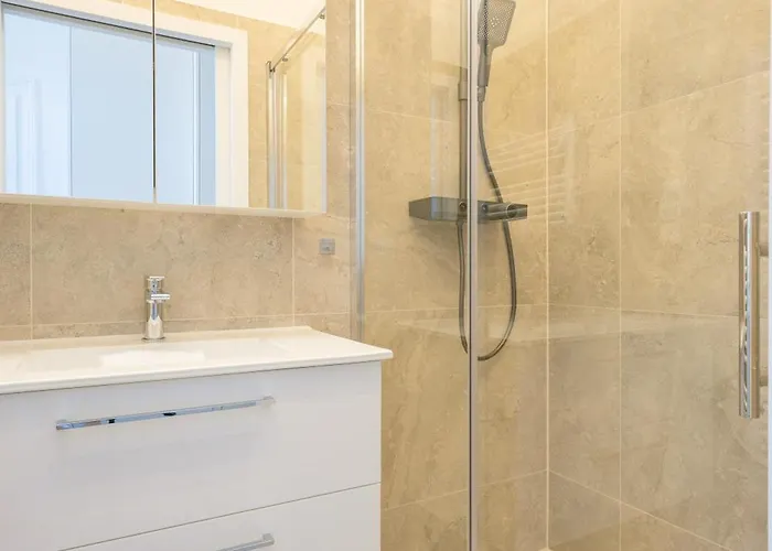 Josef's I Premium I Metro Access Apartment